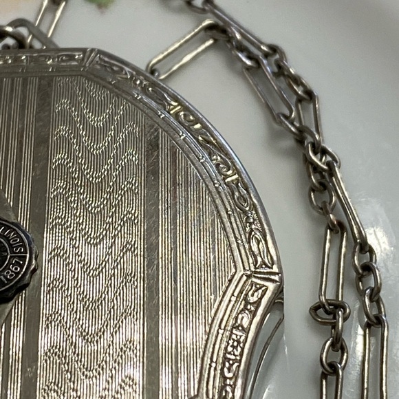 Vintage Art Deco Wristlet Dance Compact (Final Price) - Picture 13 of 13